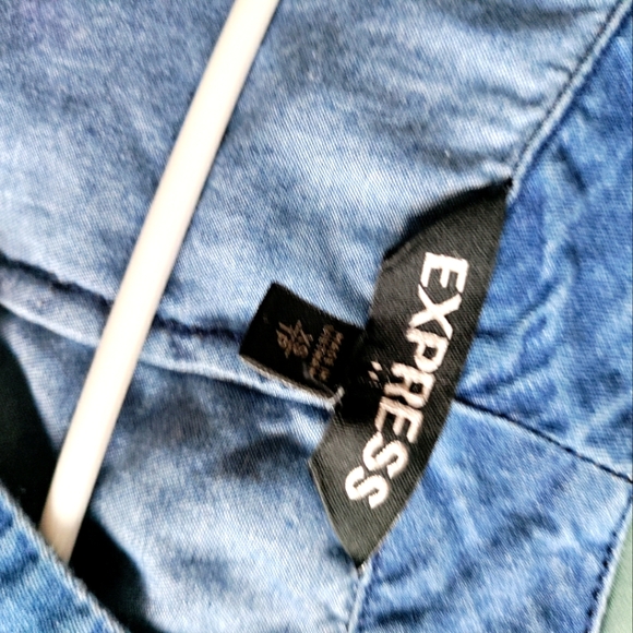 Express casual denim tie front top in x small - Picture 3 of 3